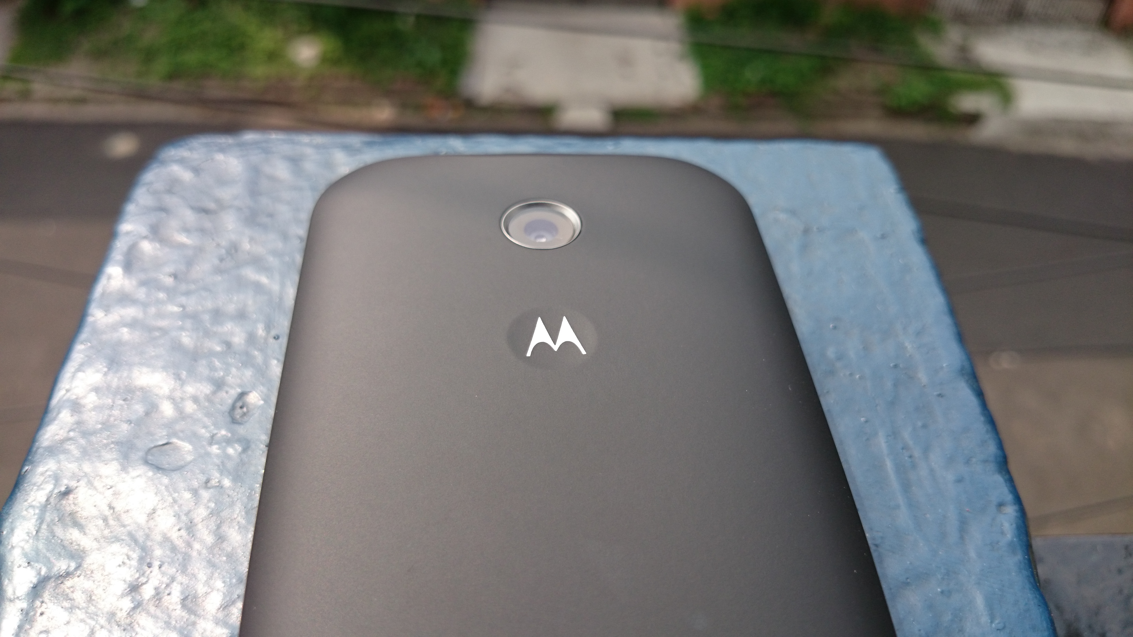 Moto E back