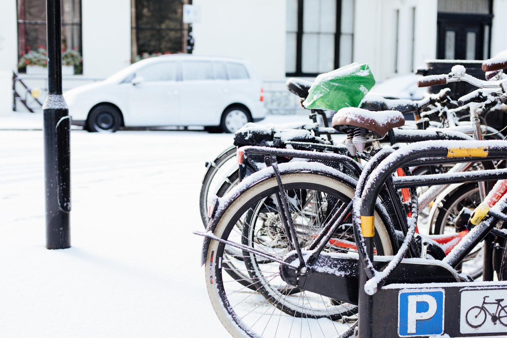 bicycle in the snow 